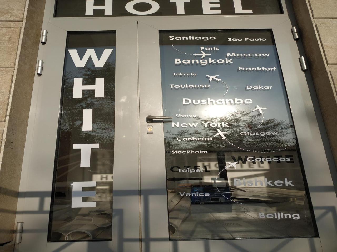 בישקק White Hotel & Hostel מראה חיצוני תמונה